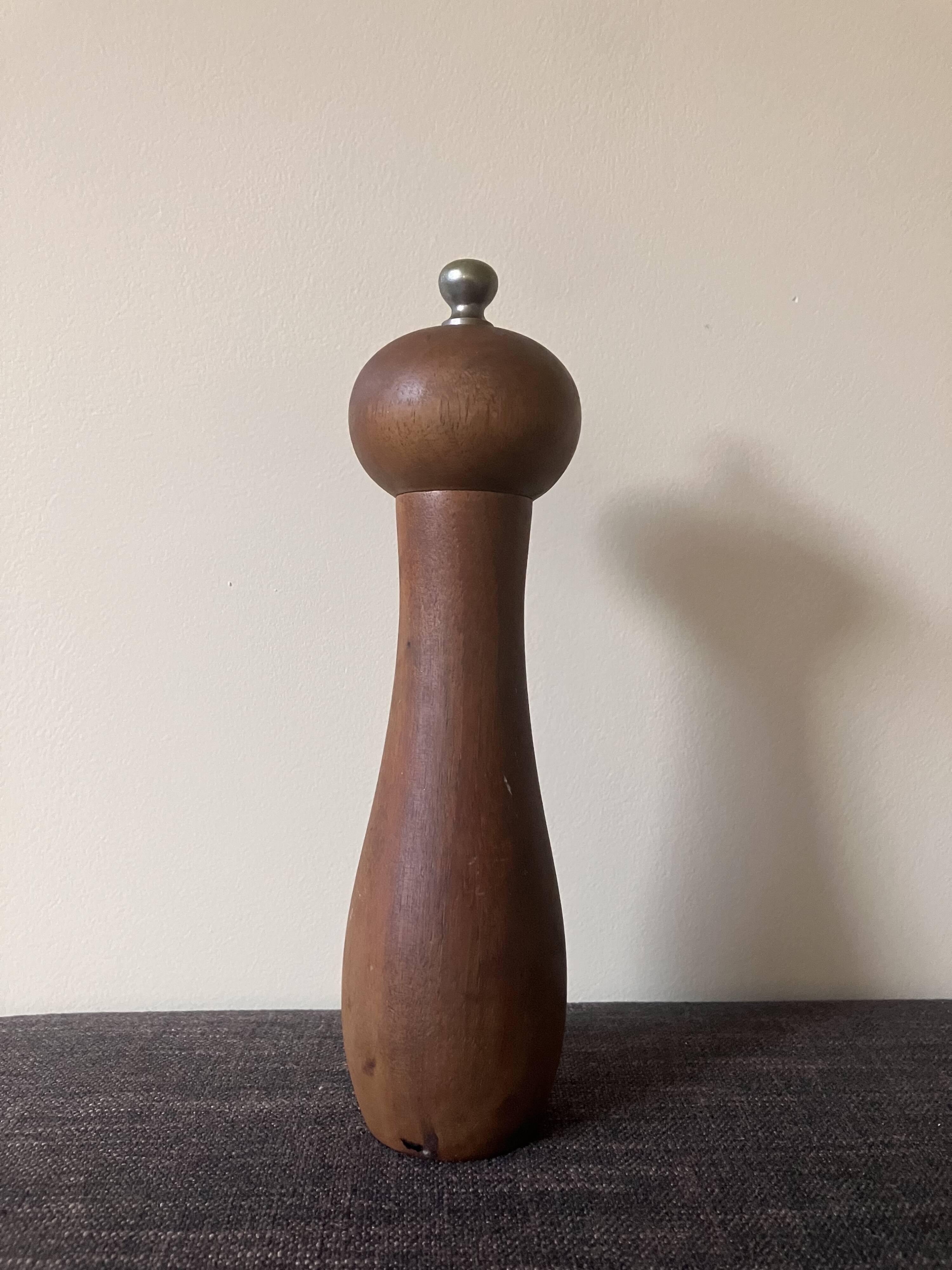 Borel Vintage Walnut Wood Pepper Mill