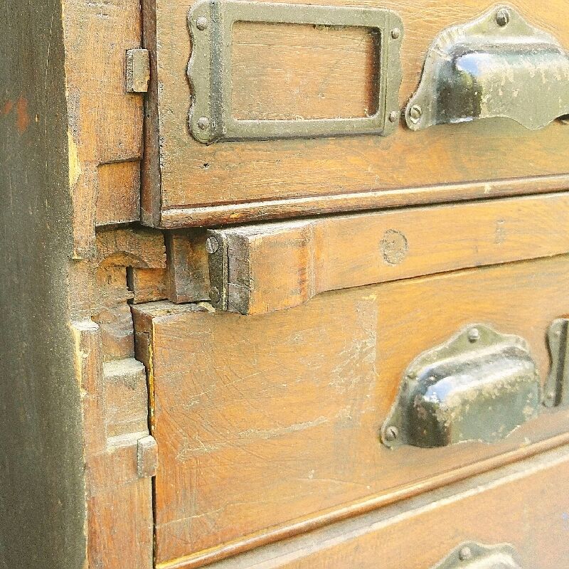 Administration trade cabinet 32 varnished wood drawers