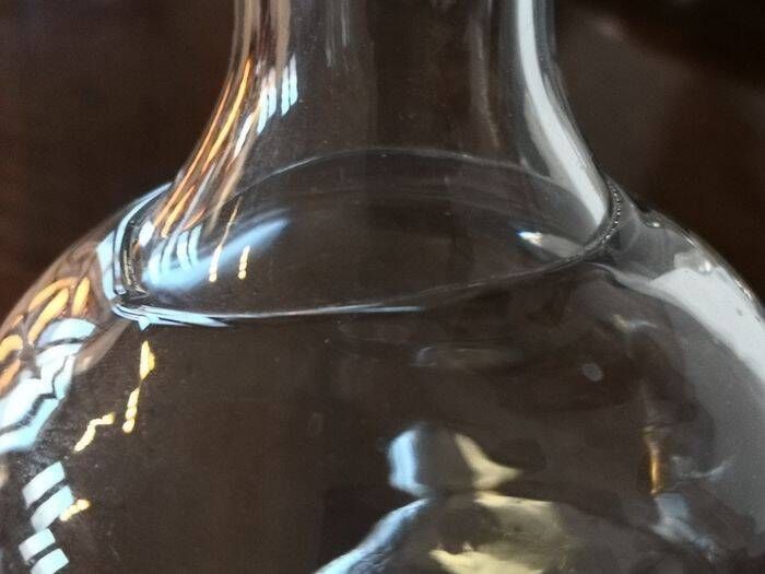 Kosta Boda carafe in blown glass 26 cm with sculptural imprint • Sweden