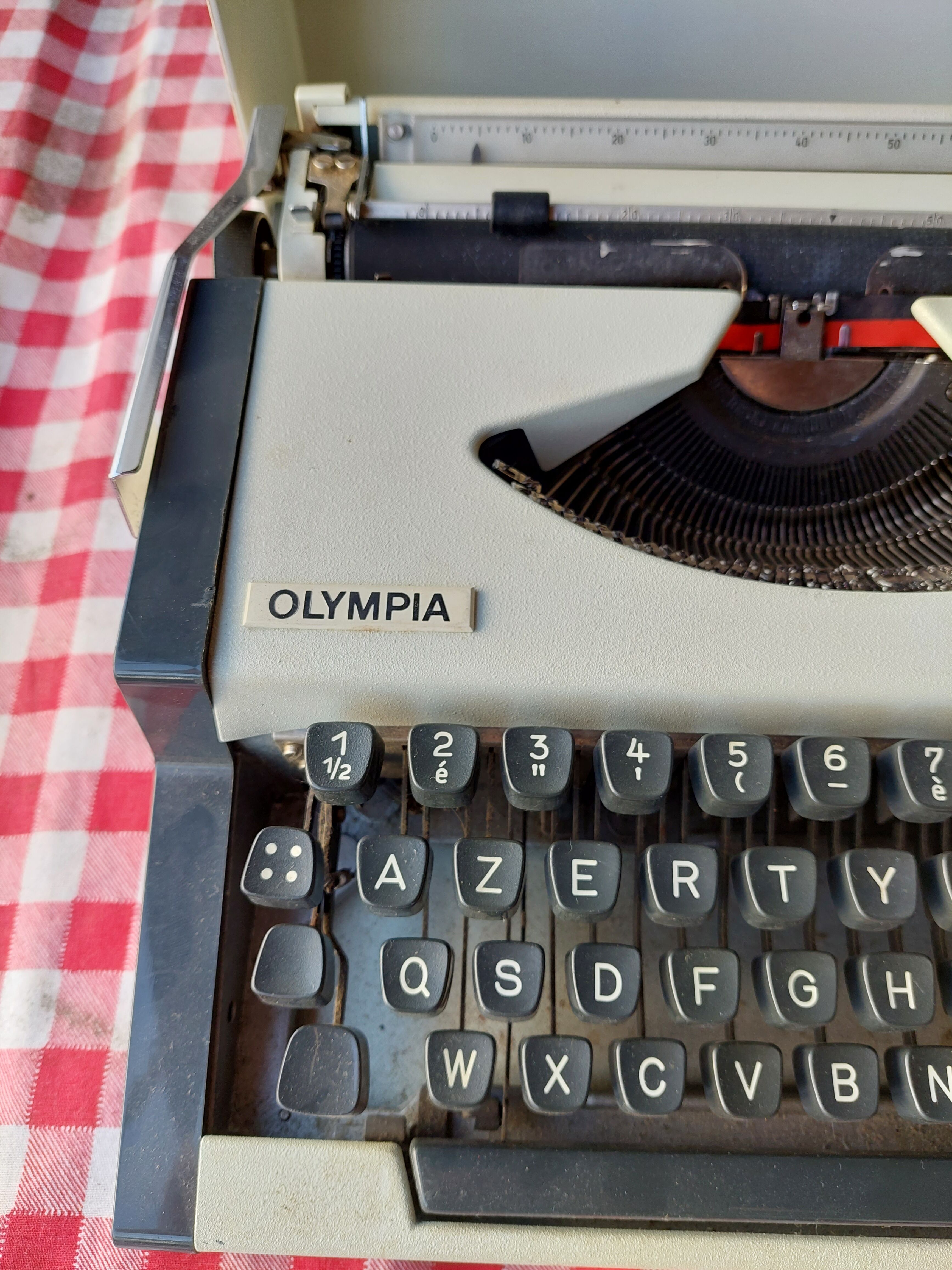 Olympia Traveller Deluxe Typewriter