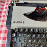 Olympia Traveller Deluxe Typewriter
