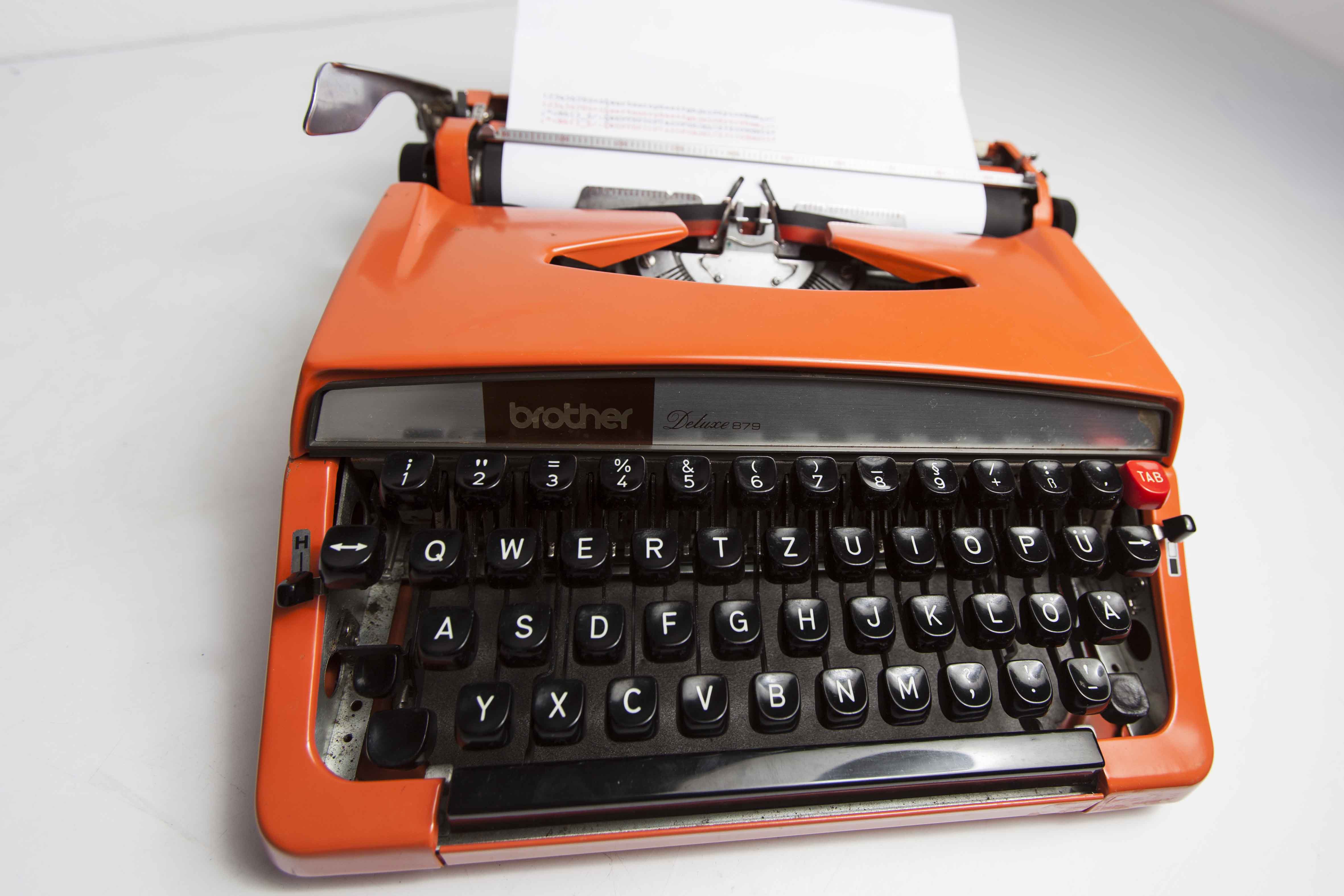 Machine à écrire brother de luxe 879 révisée et ruban neuf qwertz