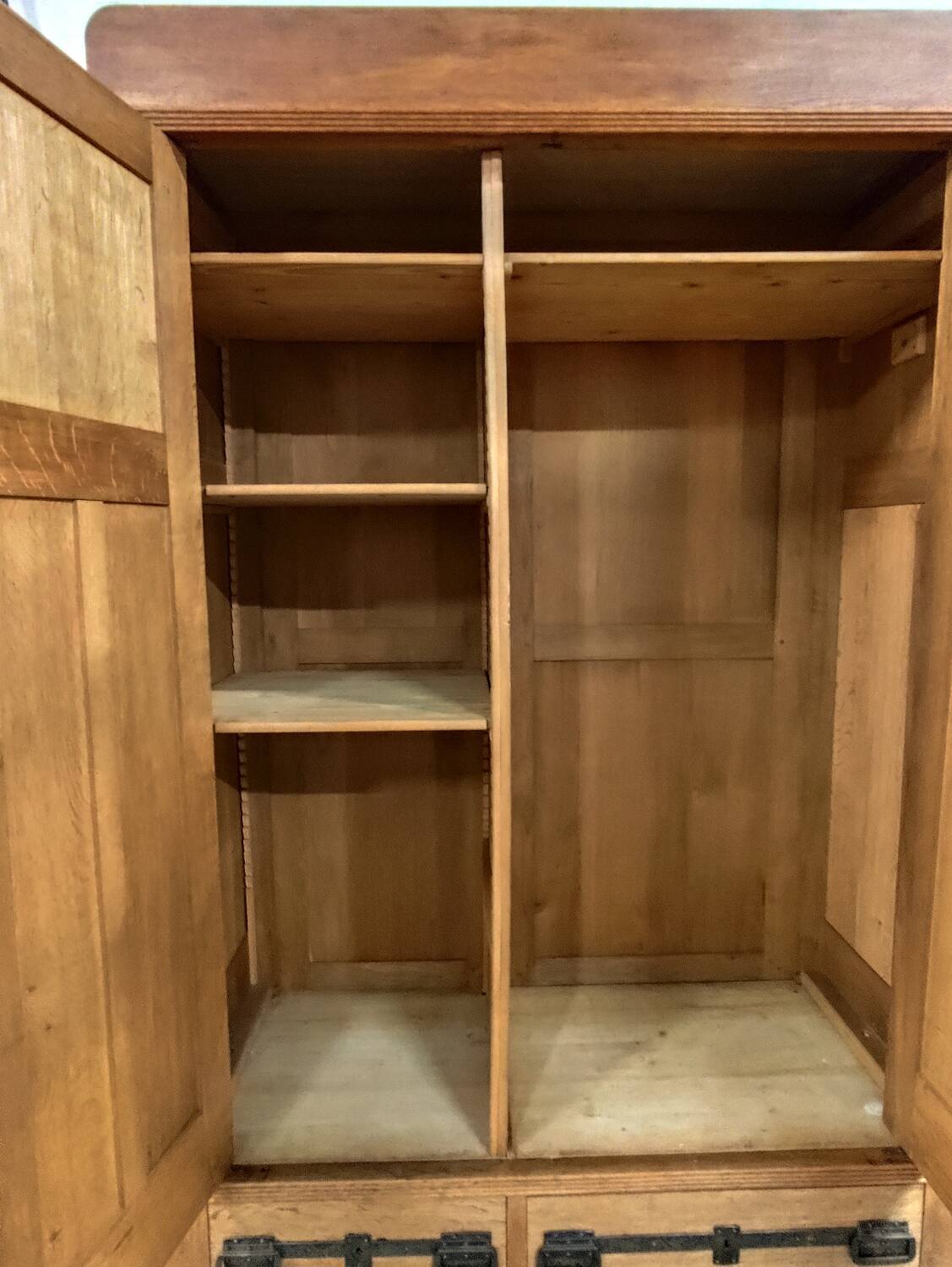 Very old oak wardrobe in very good condition