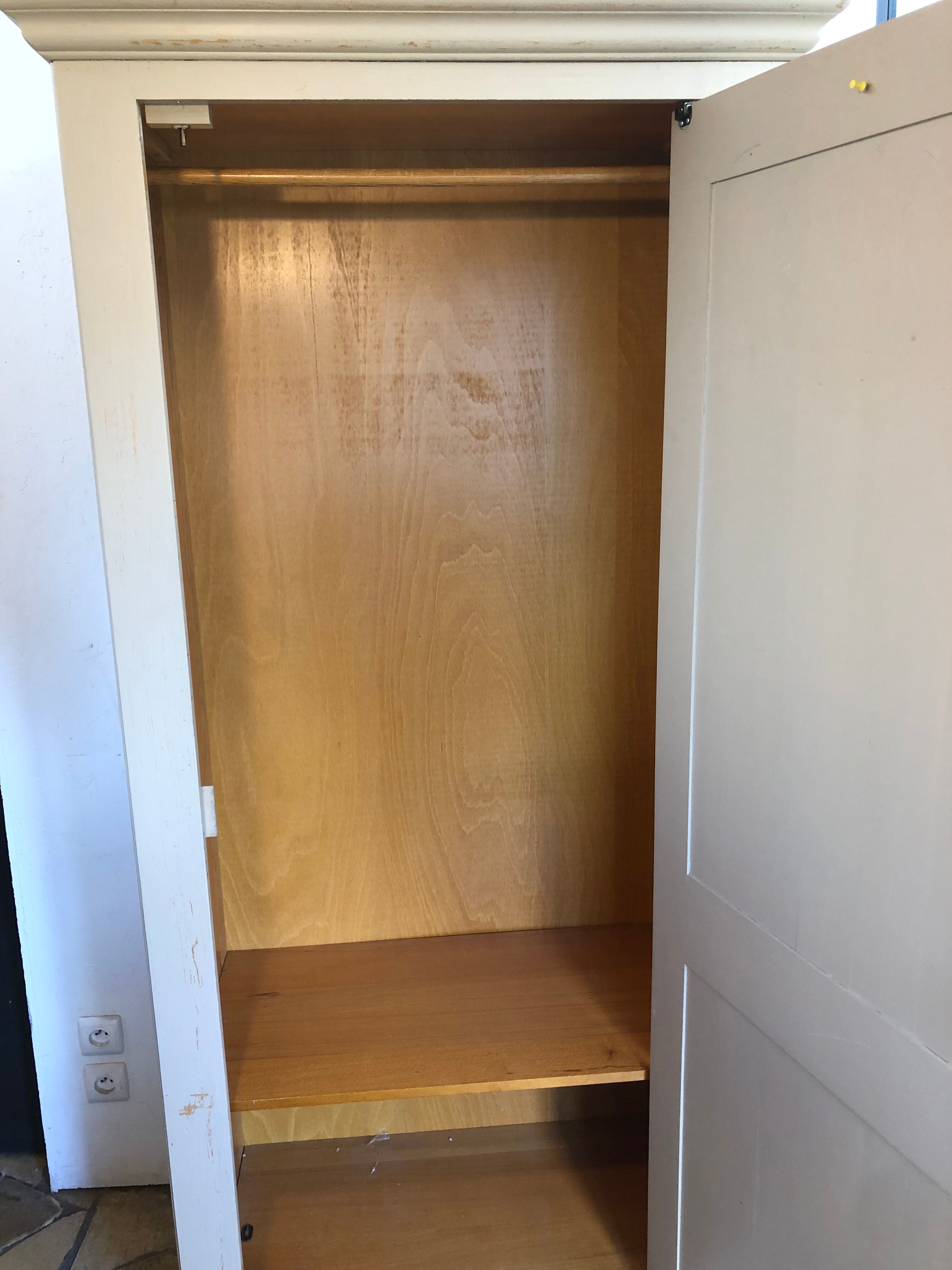 Wardrobe / hosiery maker