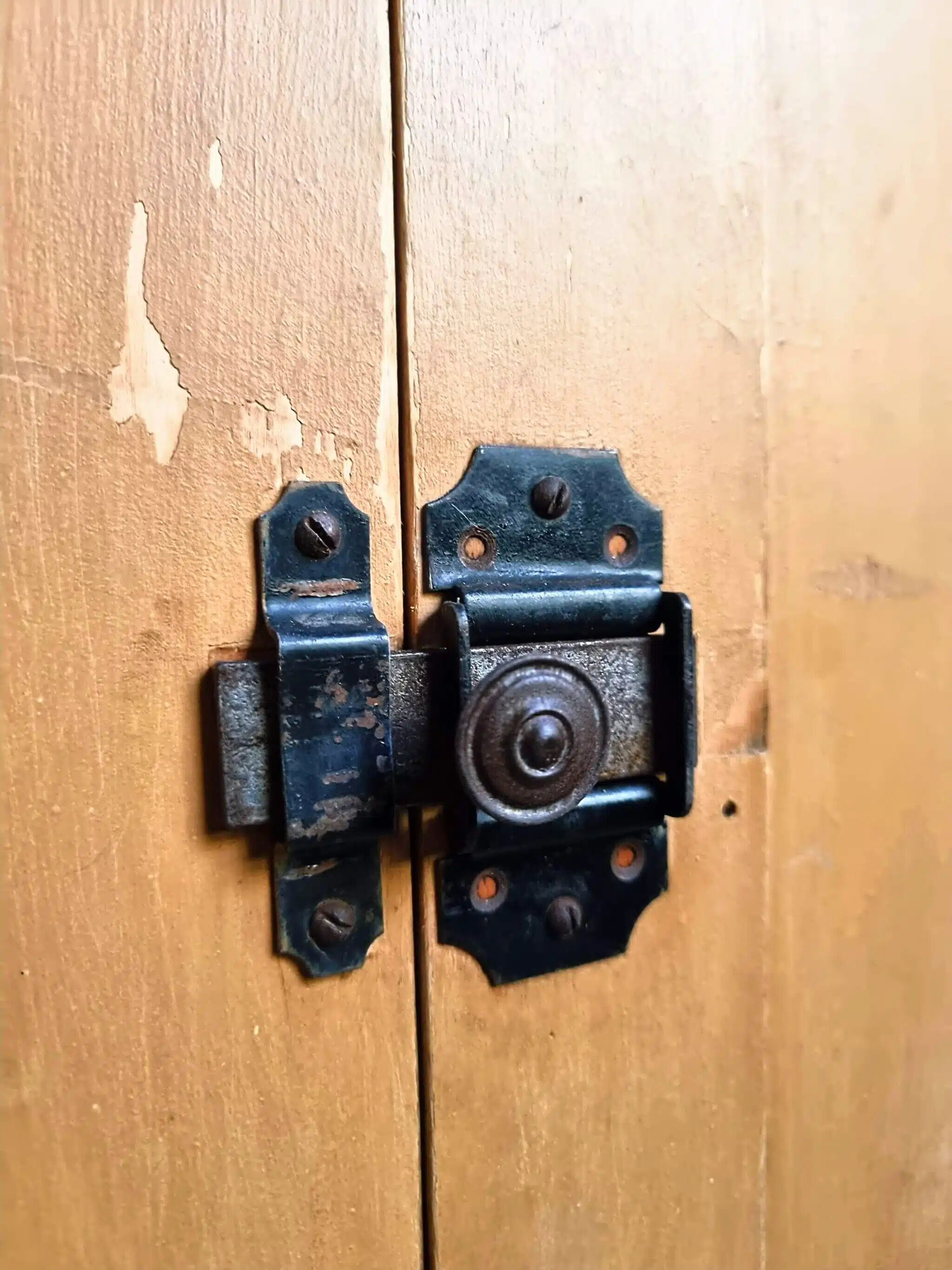 Vintage French Kitchen Work Cabinet - Rustic Painted Pine with Drawer and Cupboard (112 x 70 x 82 cm)
