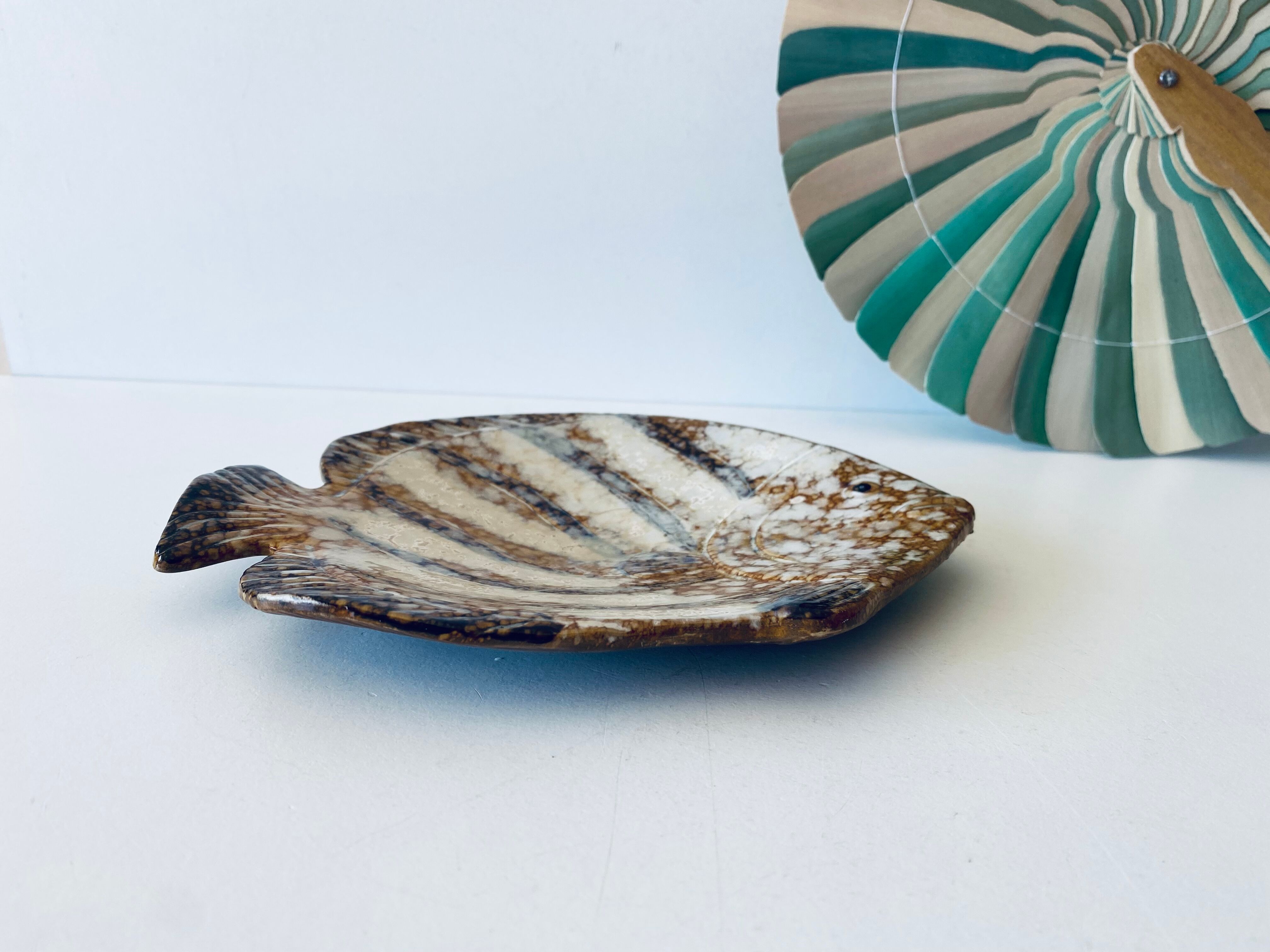 Ceramic fish-shaped cup