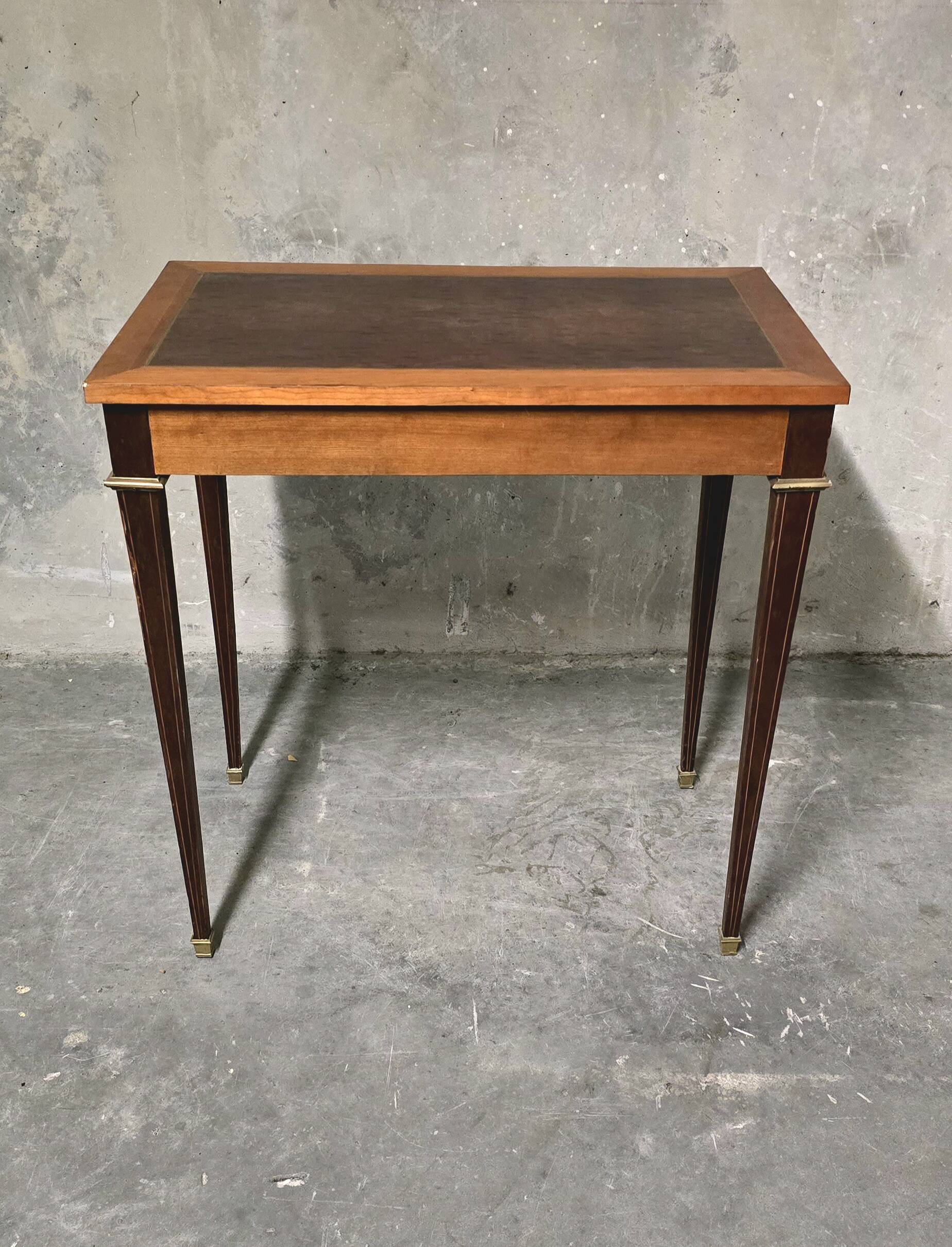 Small Louis XVI style desk in marquetry.