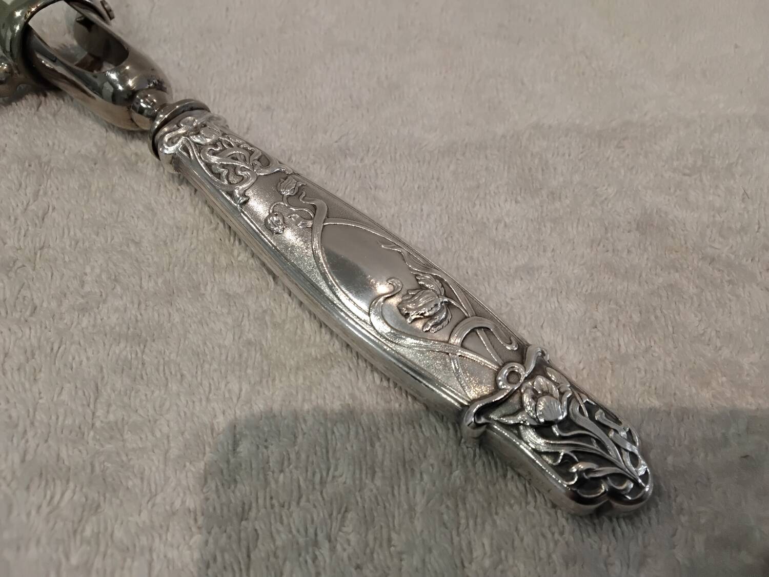 Silver-plated metal leg of lamb handle in art nouveau style
