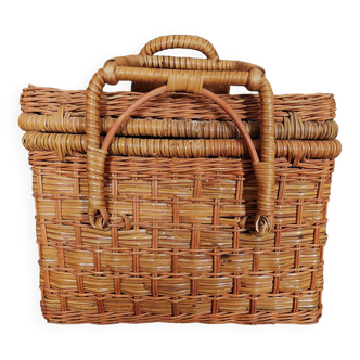 Vintage wicker picnic basket