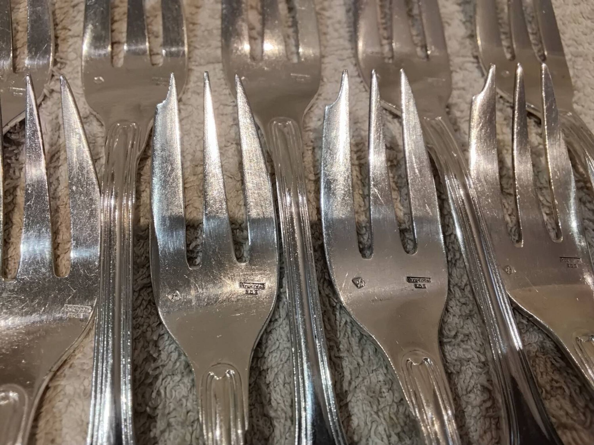 12 silver-plated metal cake forks by Argental silversmiths with a decorative pattern