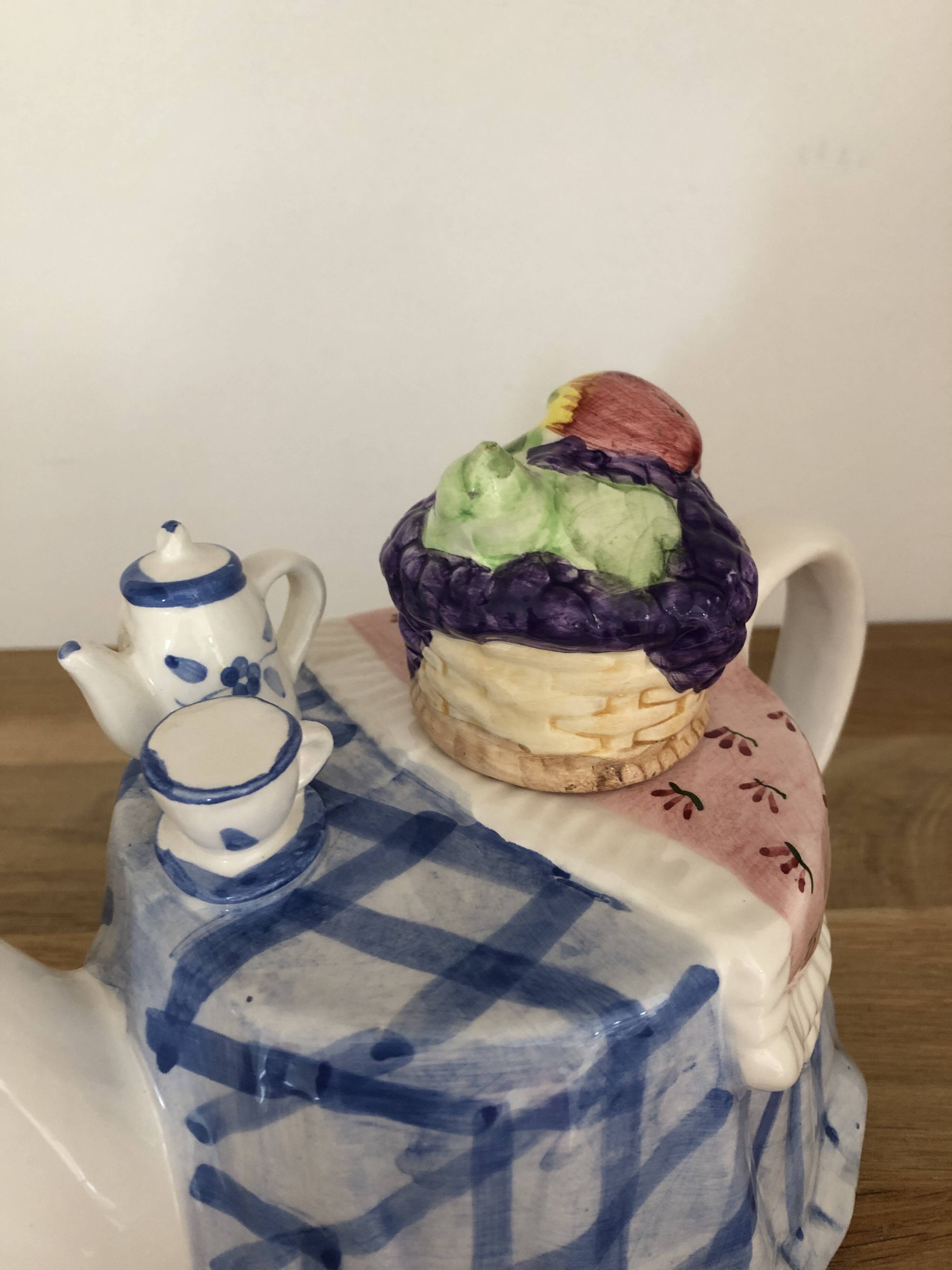 L.Dake & ZN Amsterdam ceramic barbotine teapot