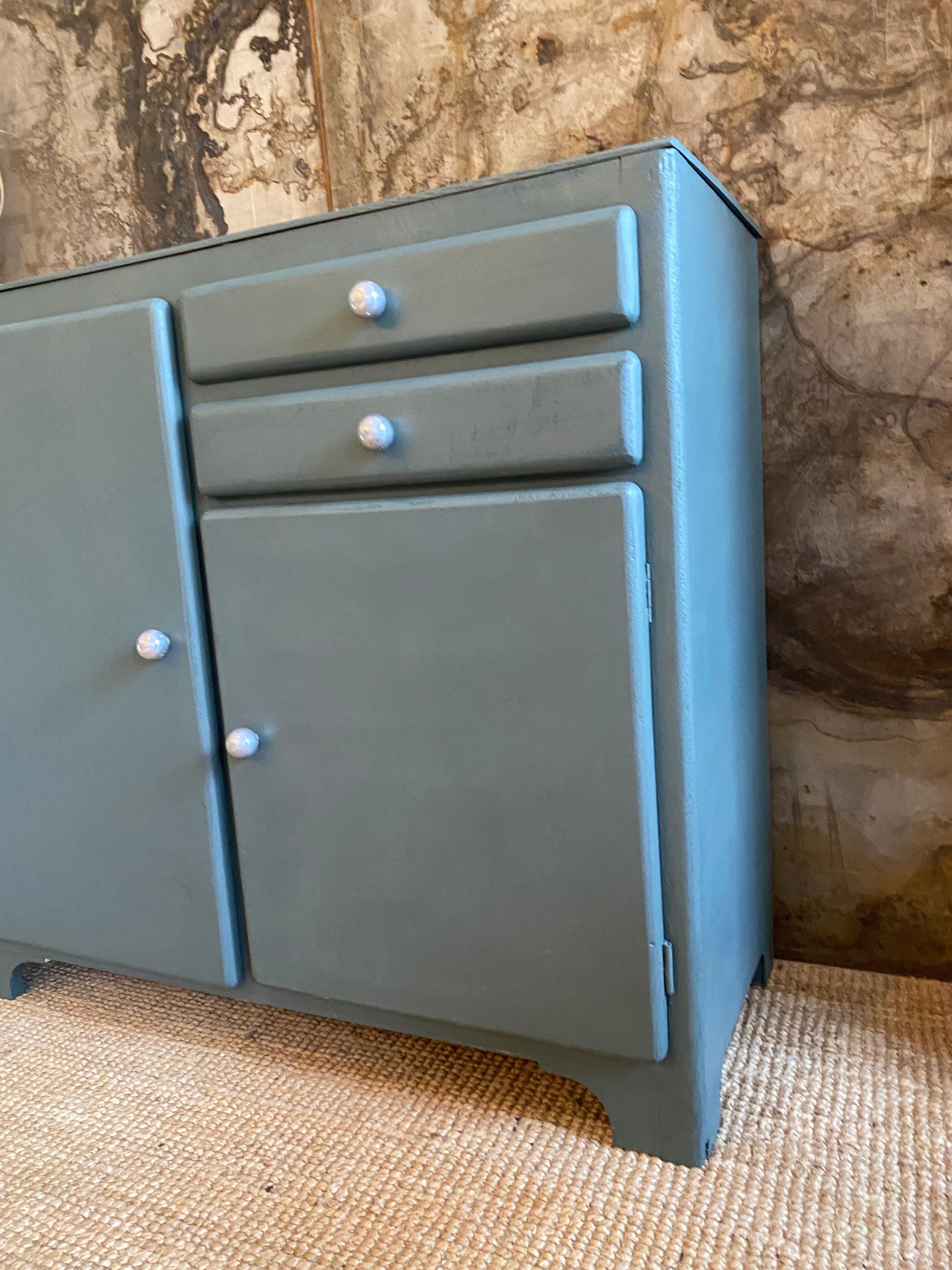 Parisian buffet storm color