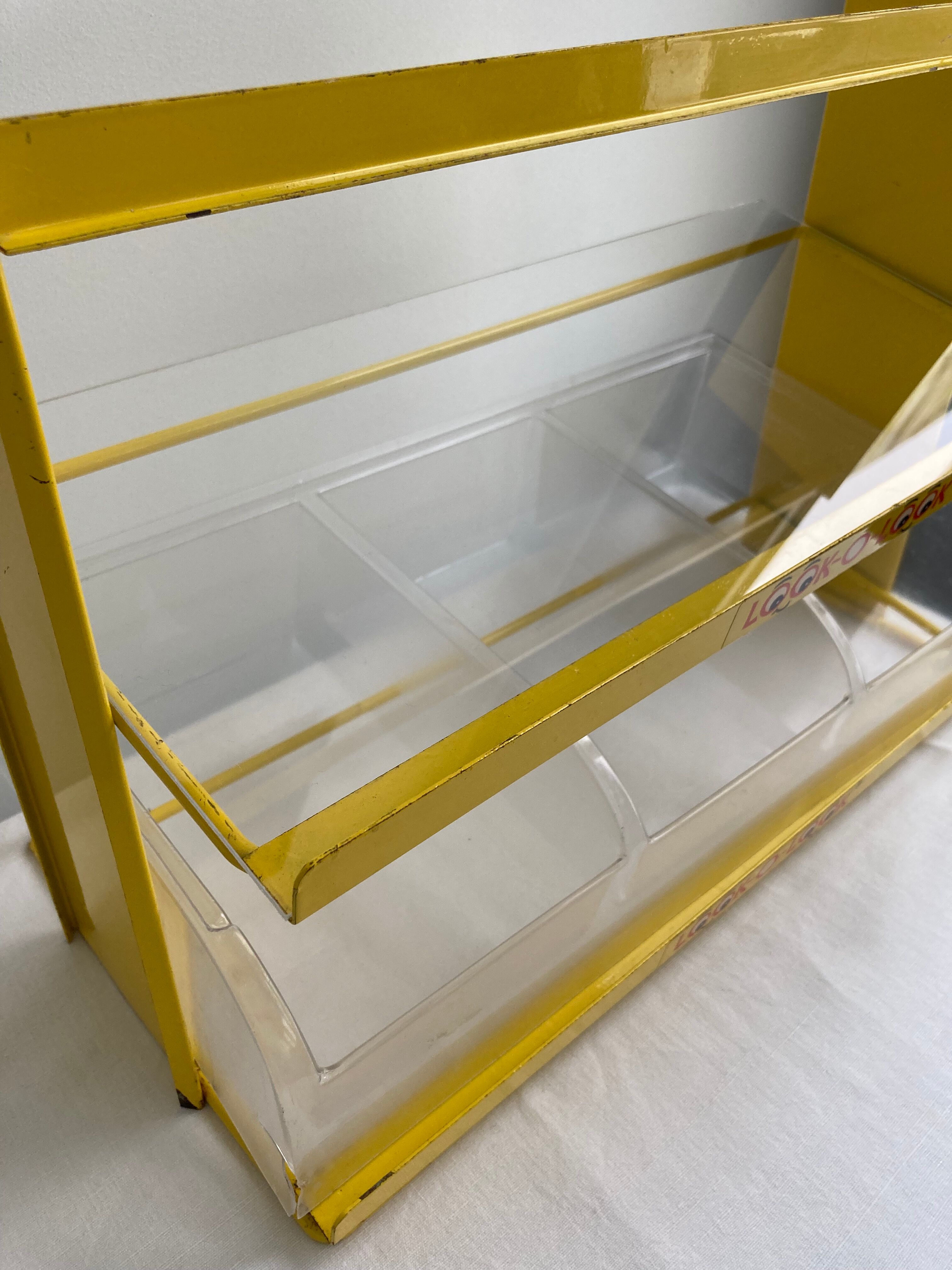 Metal confectionery display Look O Look