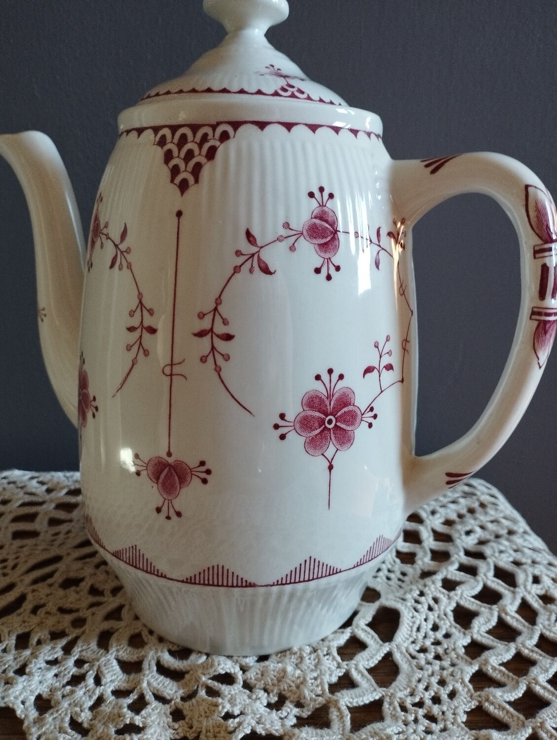 White teapot with rose pattern, Erica model by Franciscan, England