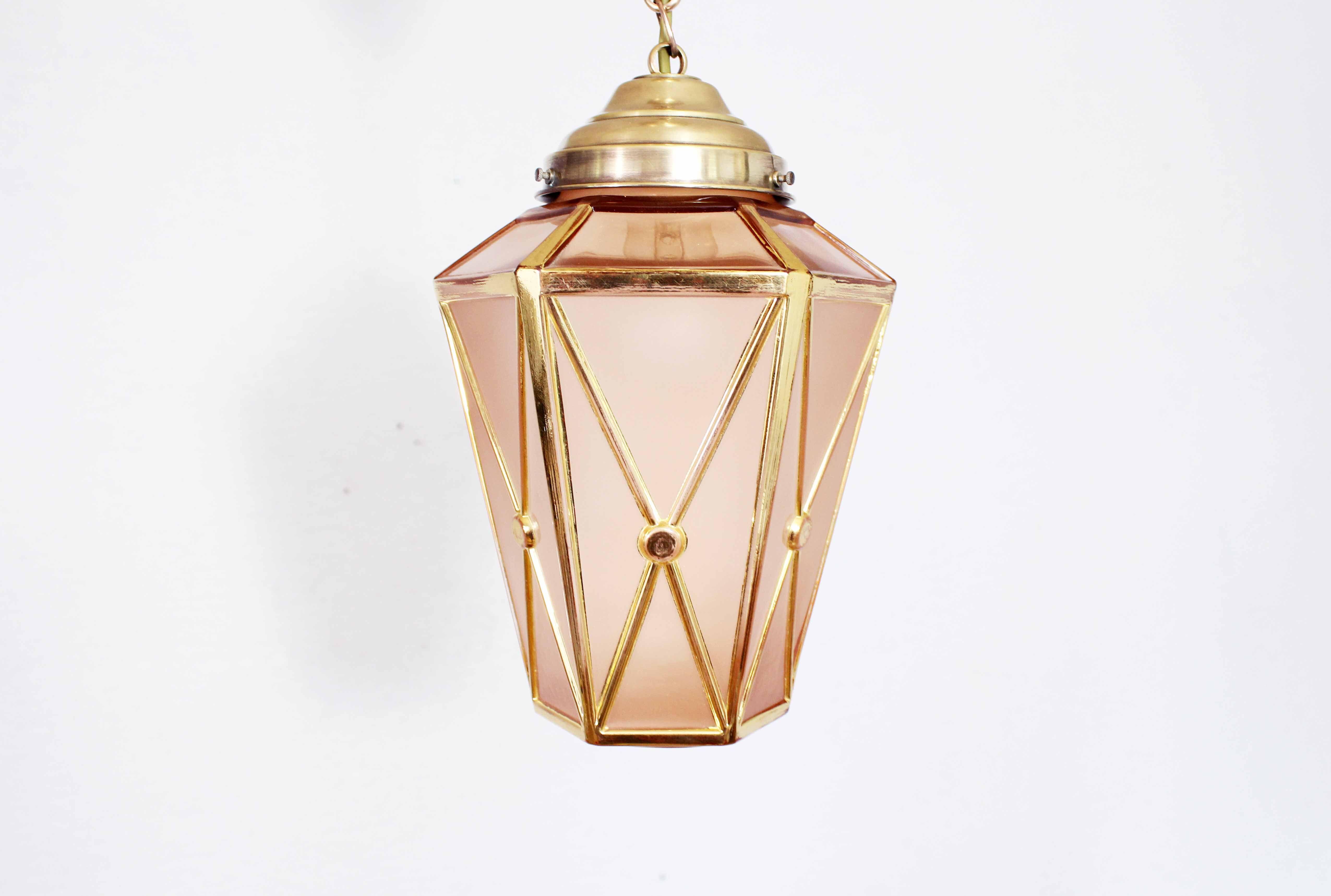 Art Deco suspension in pink and brass glass