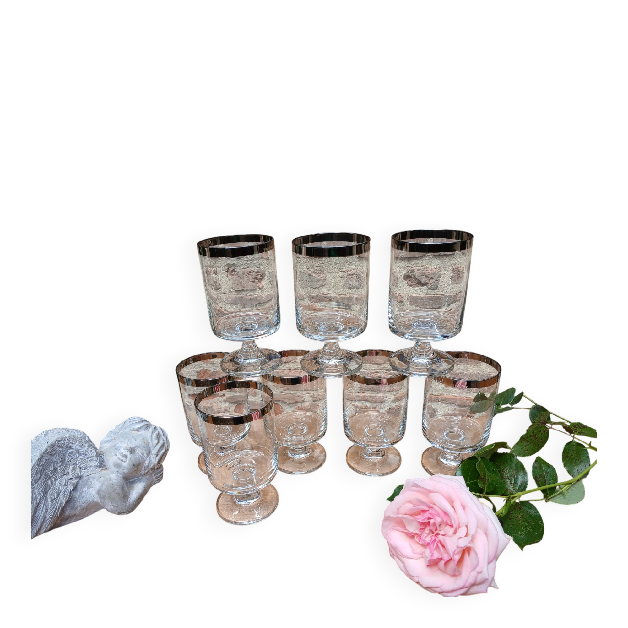 8 verres à pied vintages