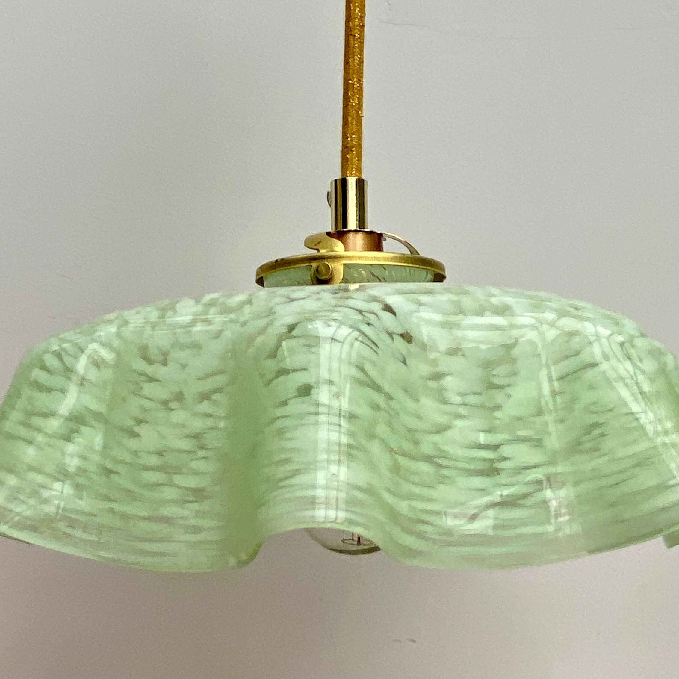 Suspension abat-jour vintage en verre de clichy mint