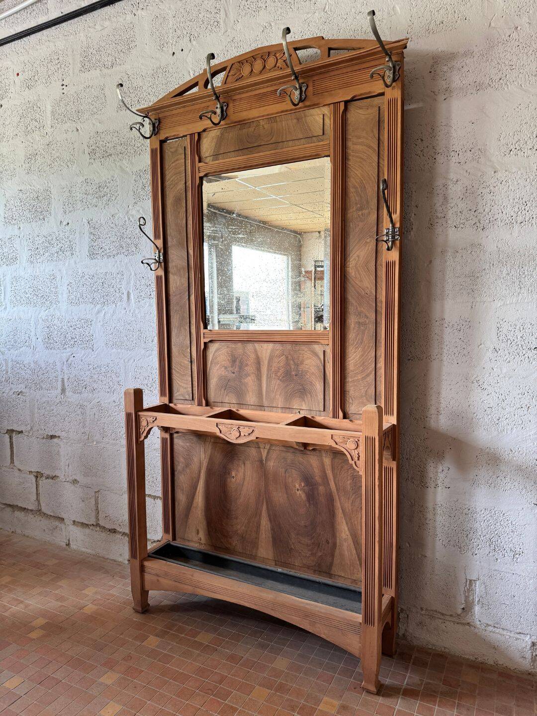 Art Deco entrance coat rack in walnut - Early 20th century