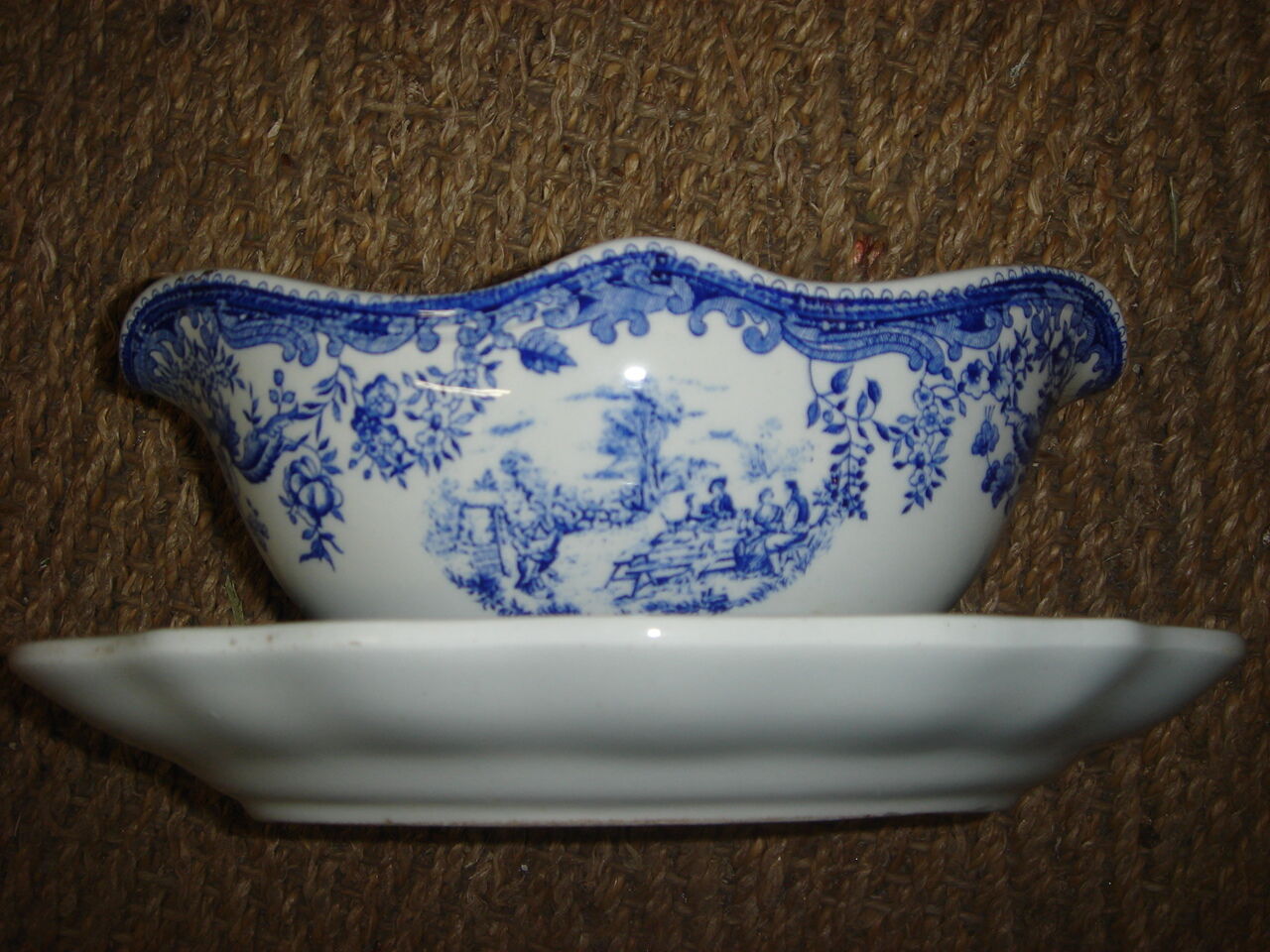 English porcelain saucer lunéville jouy motif