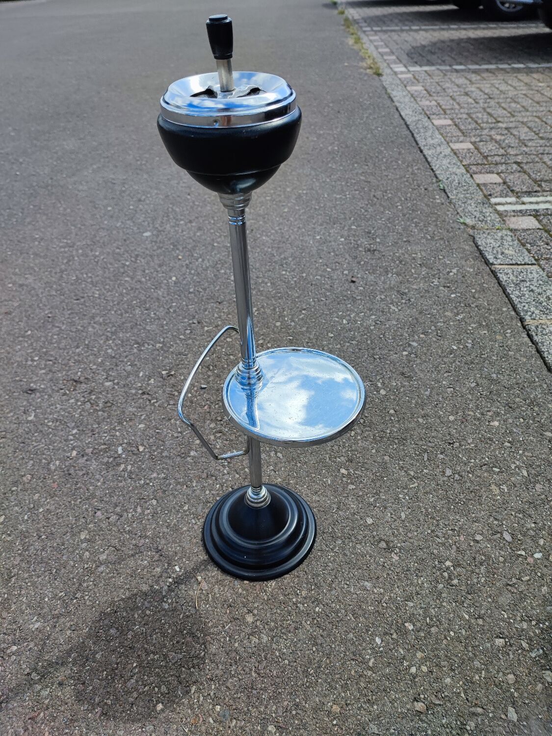 Chromed stand ashtray