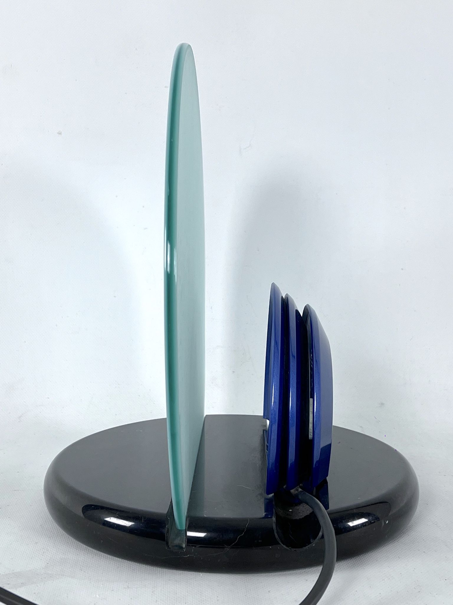 Mid-Century Gong table lamp in marble and glass by Bruno Gecchelin for Skipper. Italy 1981