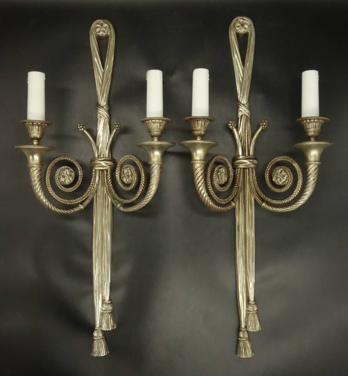 Paire de grandes appliques aux rubans style Louis XVI