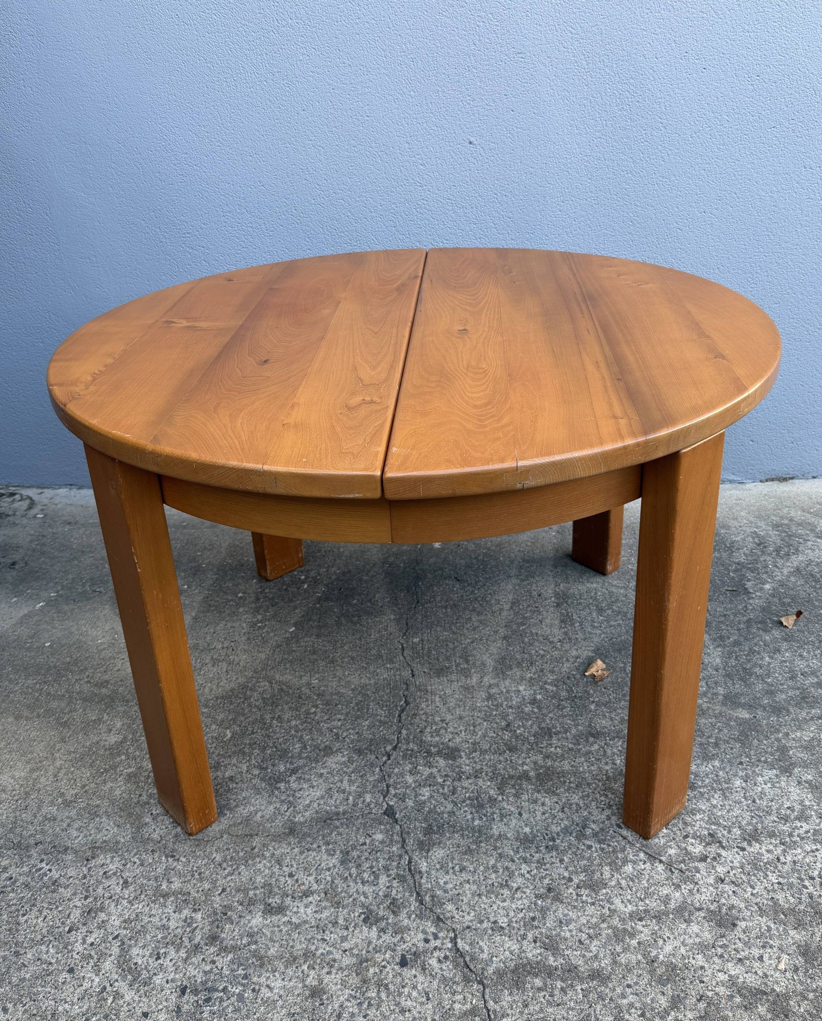 Round table in solid elm from the 1970s by Maison Regain.