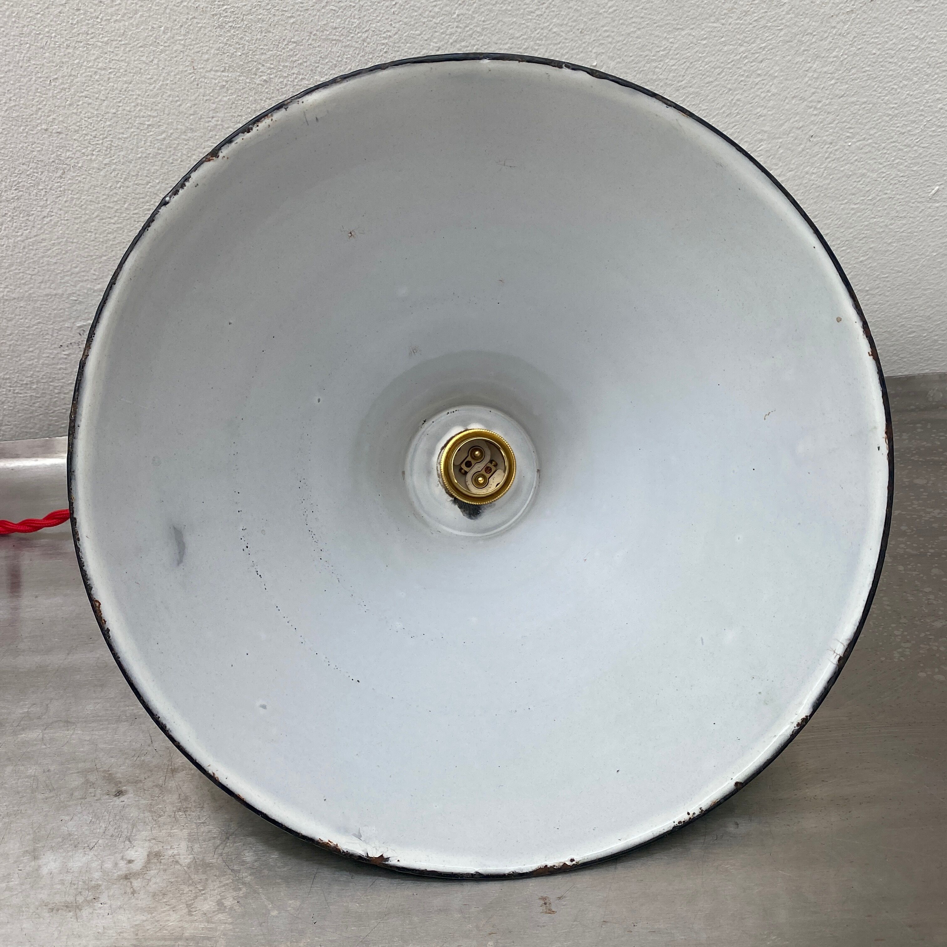 Lot 3 old industrial conical suspensions emaillees 25 cm
