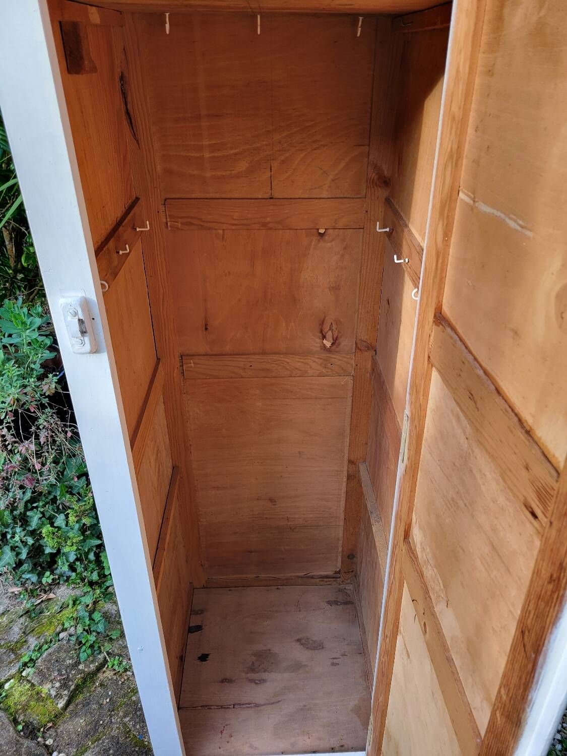 Parisian one-door wardrobe