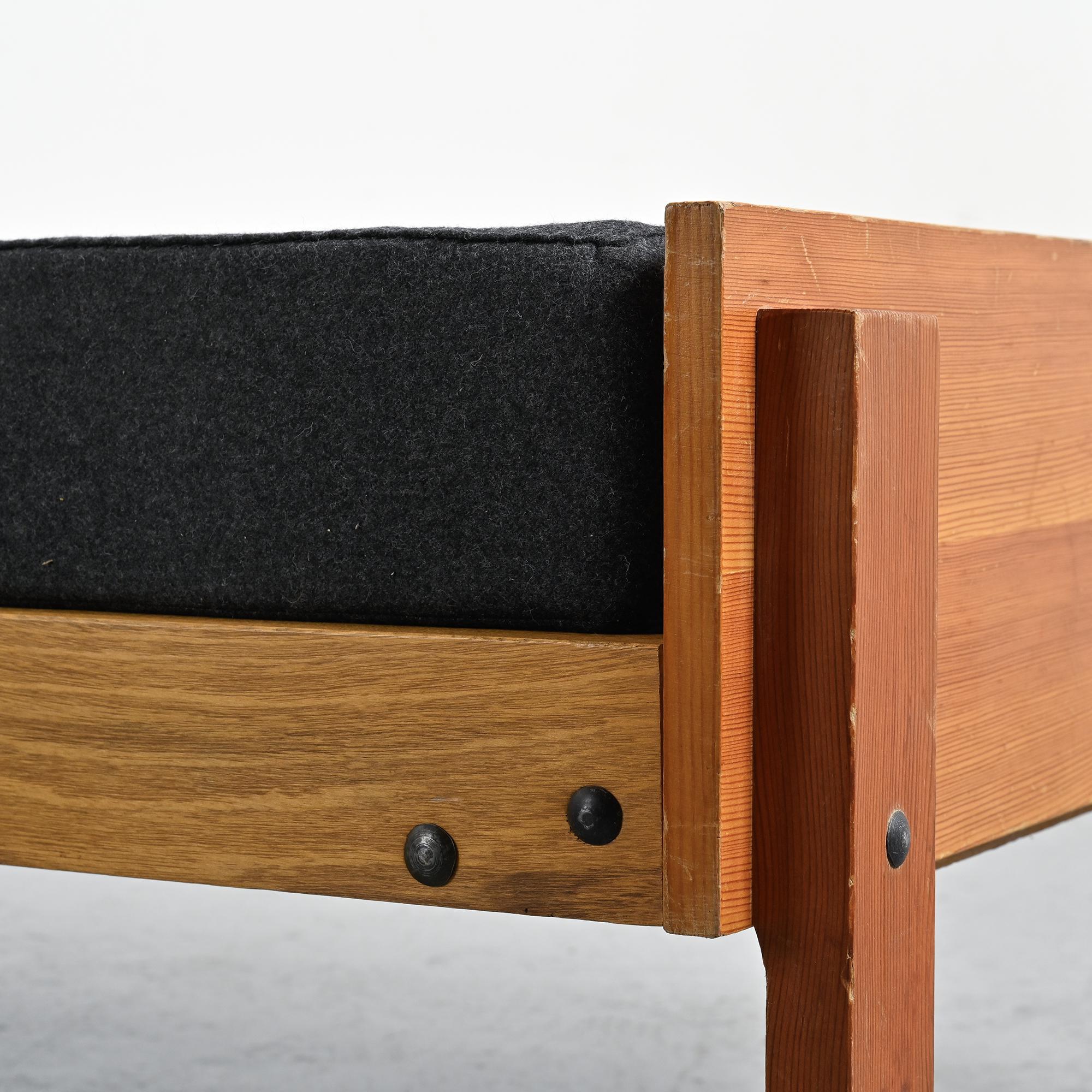 Lit banquette by Pierre Guariche, La Plagne, around 1965.