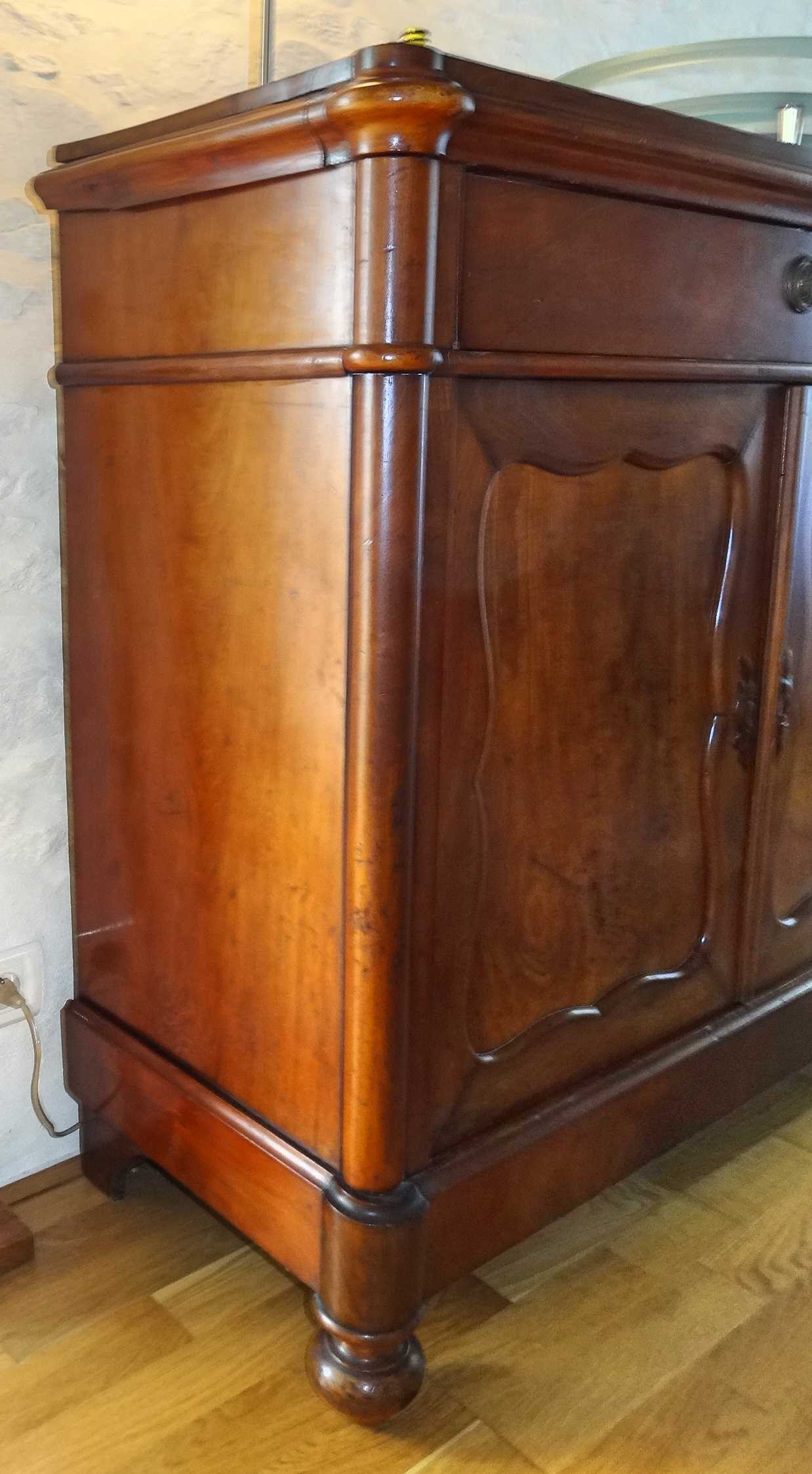 Low antique 19th century mahogany buffet