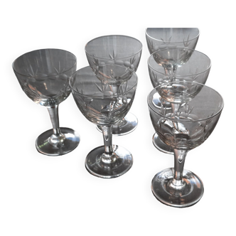 6 grands verres à eau/vin. Taillés.