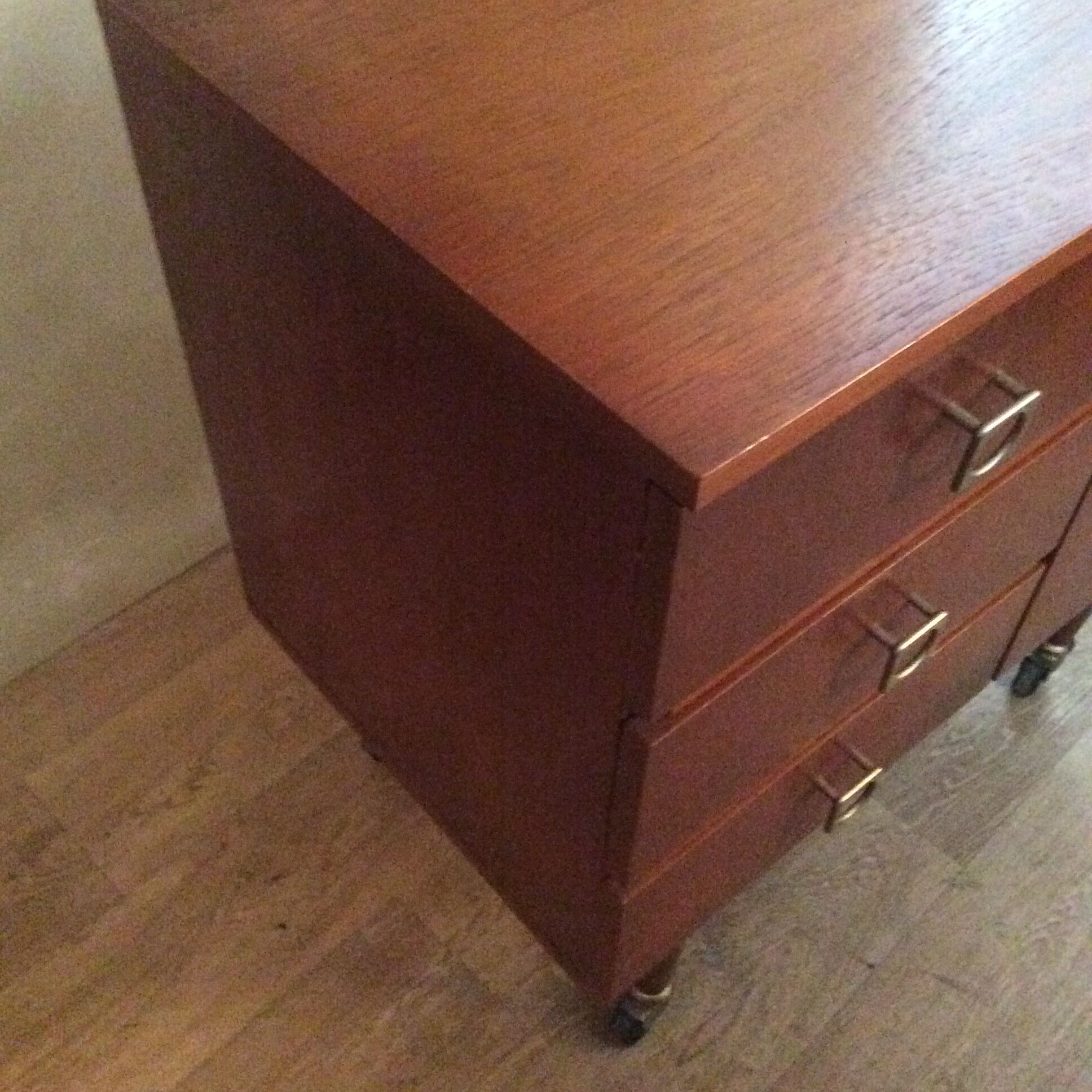 Meuble bar sur roulettes des années 60-70