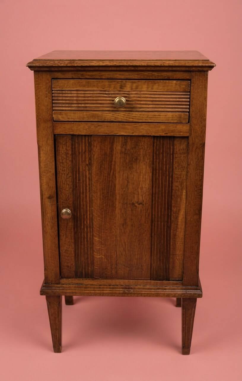 Vintage bedside table in solid oak, Art Deco and classic style.
