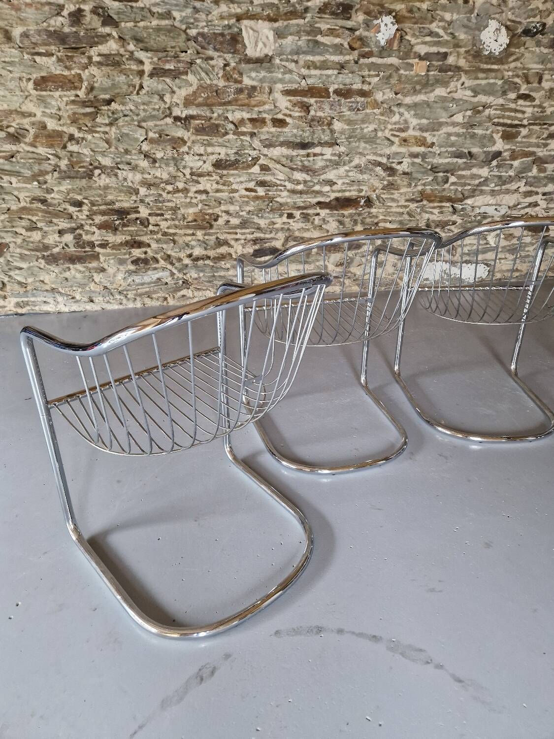 Lot de 4 Chaises à Bras, En Métal Chromé – 1970
