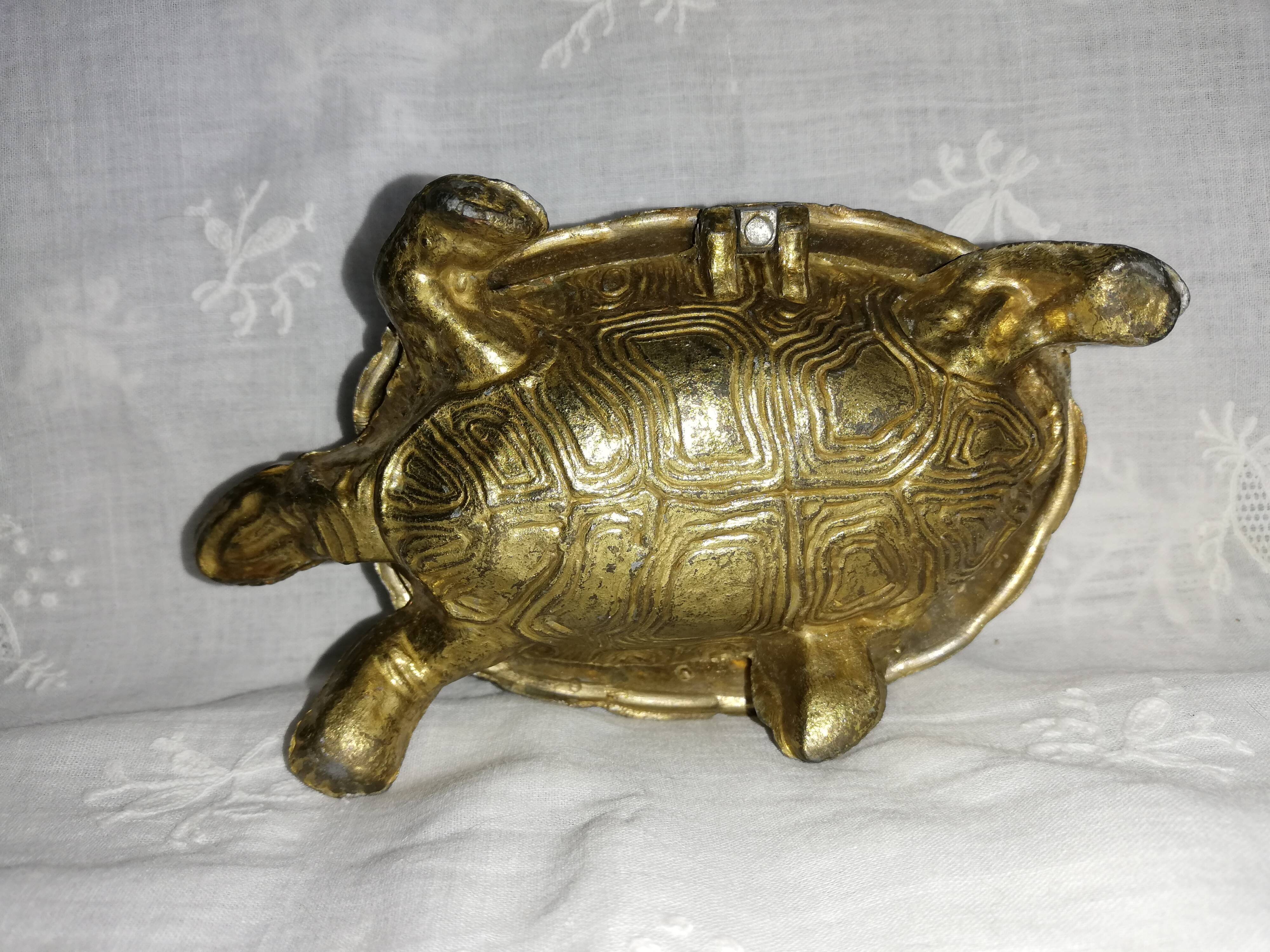 Golden metal turtle ashtray