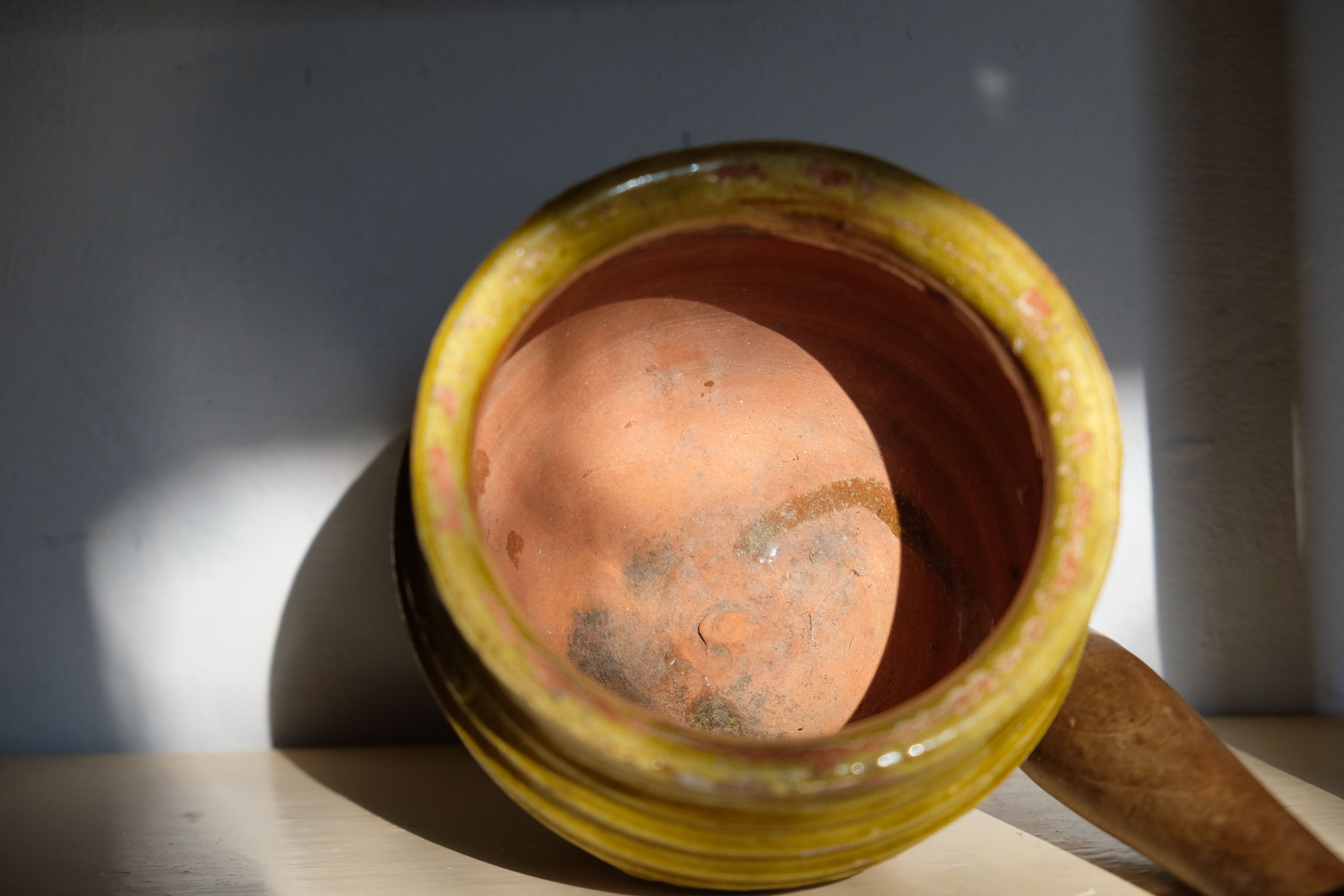 Pot of Provence in glazed terracotta