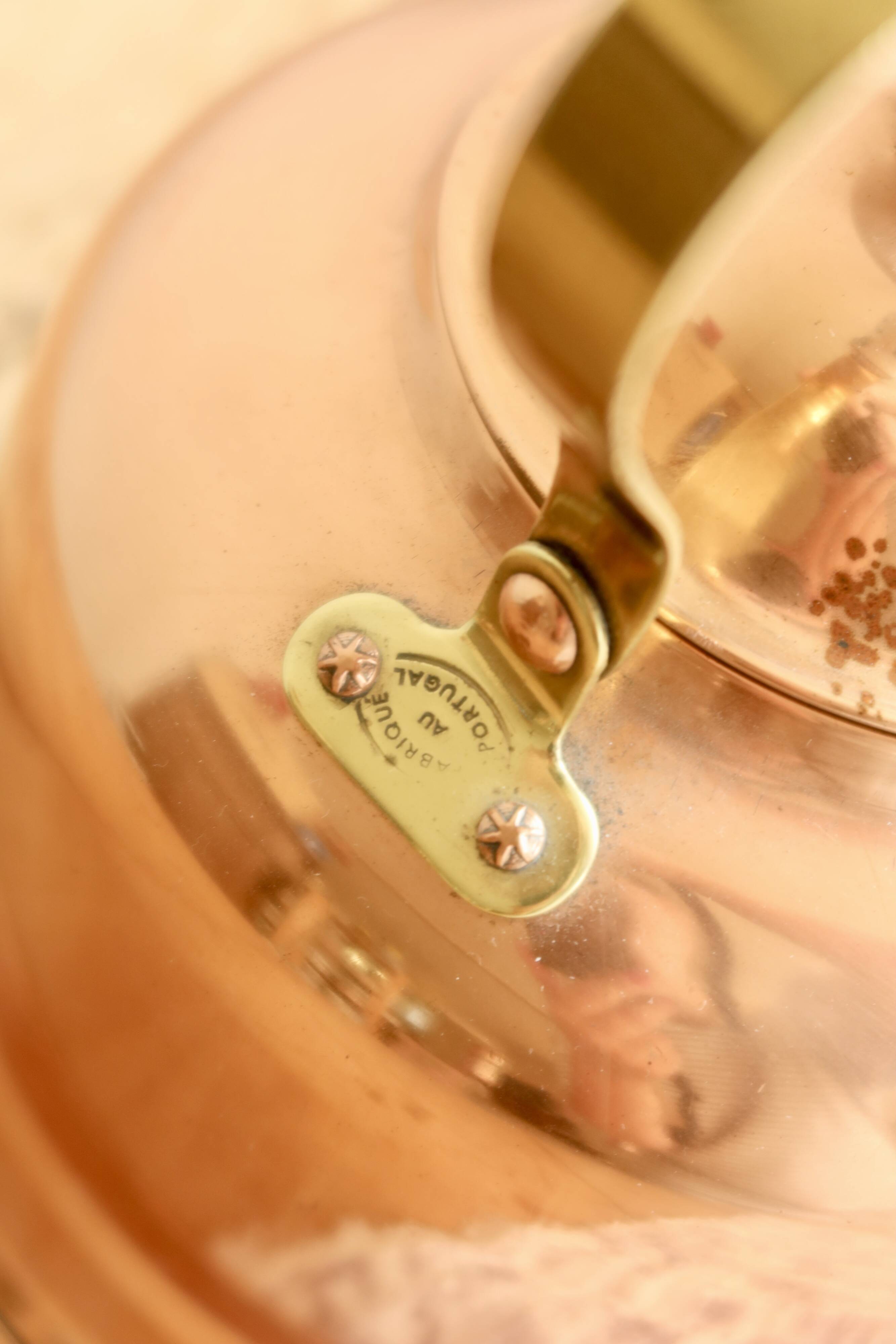 Vintage kettle in copper and ceramic