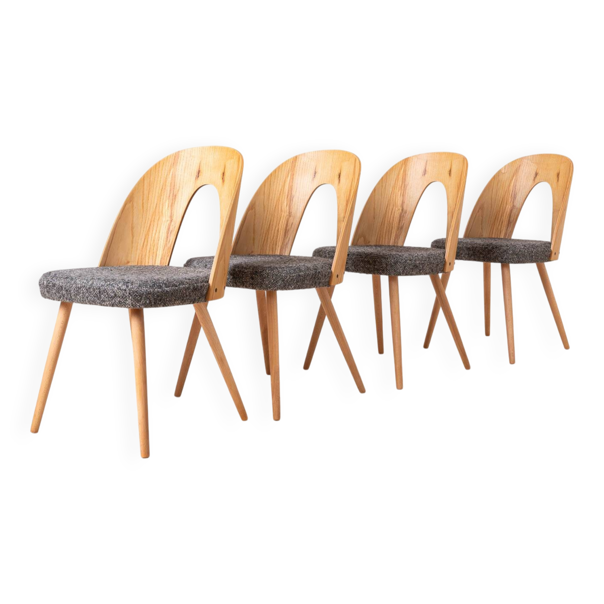 Ensemble de 4 chaises de salle à manger modernes du milieu du siècle par A. Šuman, rembourrées