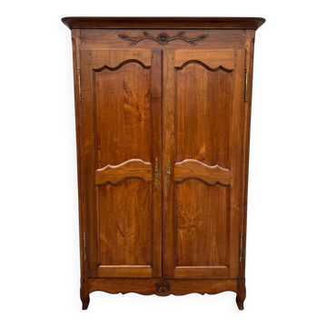 Armoire en merisier massif  de petite taille