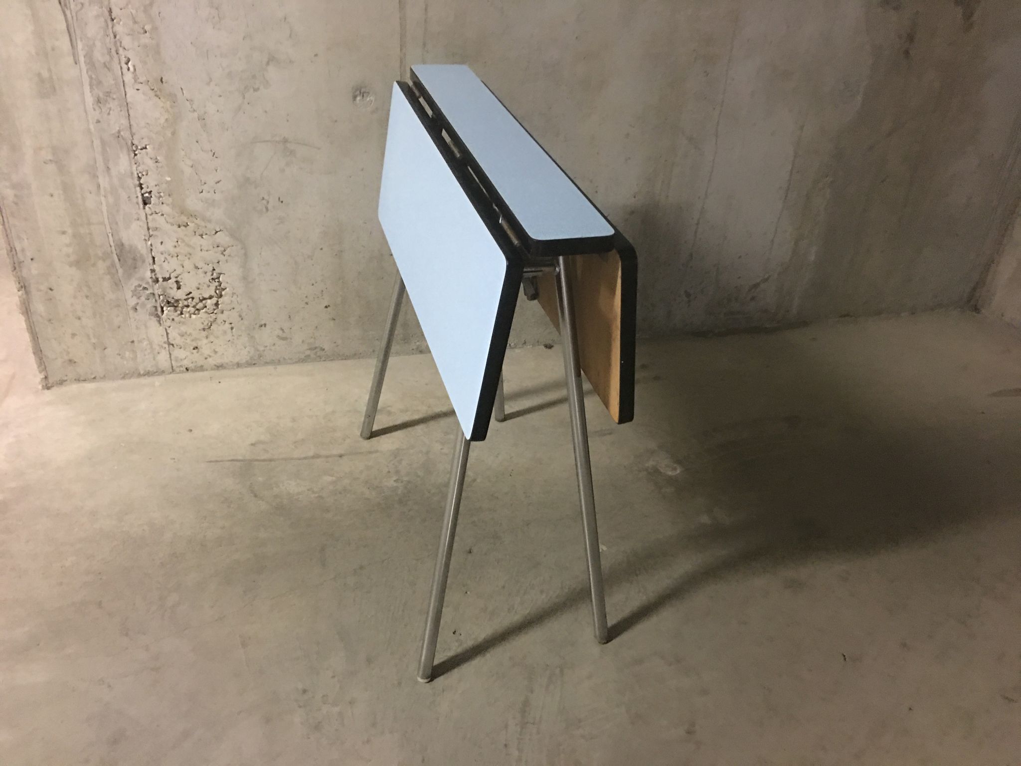 Folding table in 60s formica