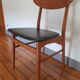 Chaise danoise en teck et skai noir