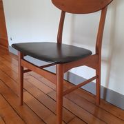 Chaise danoise en teck et skai noir