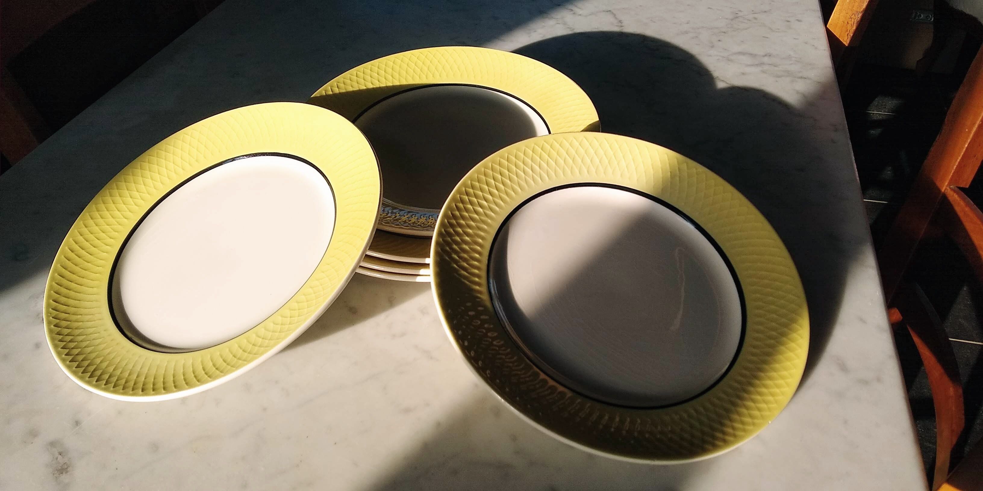 6 flat plates Orchies Moulin des loups jaunes with black edging