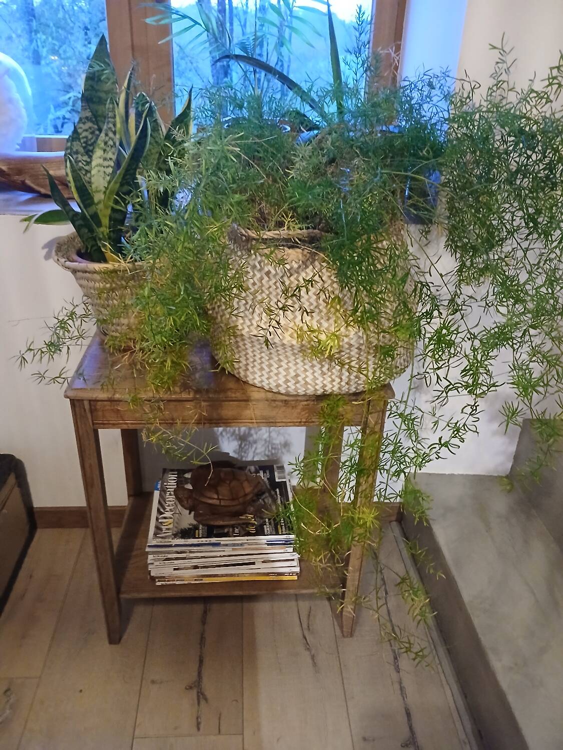 Small piece of furniture/old pedestal table