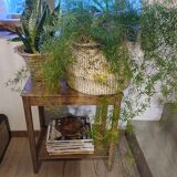 Small piece of furniture/old pedestal table