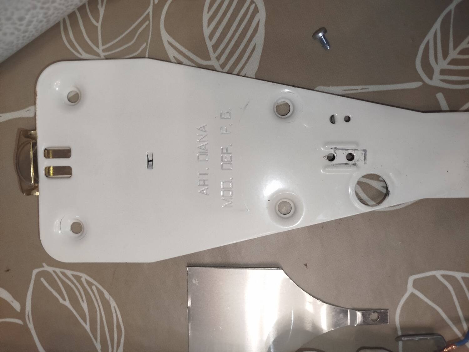 Pairs of Diana wall lights, Kasinski, Poland, 1980, opaline glass.