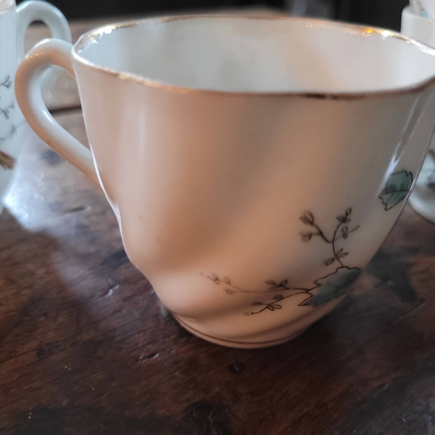 4 tasses anciennes – fin XIXᵉ, vers 1880–1900