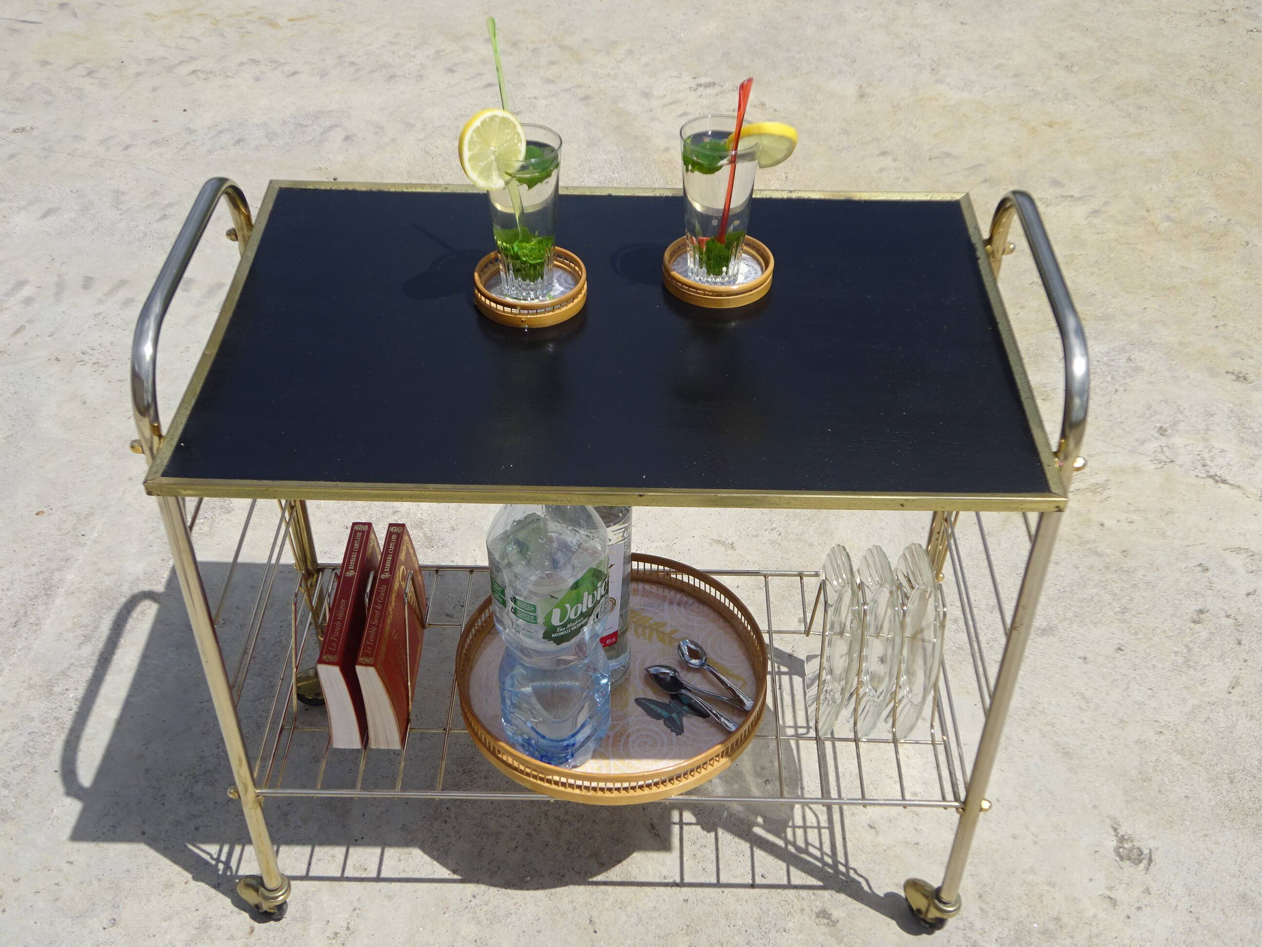Desserte roulante, porte-vinyles en métal doré