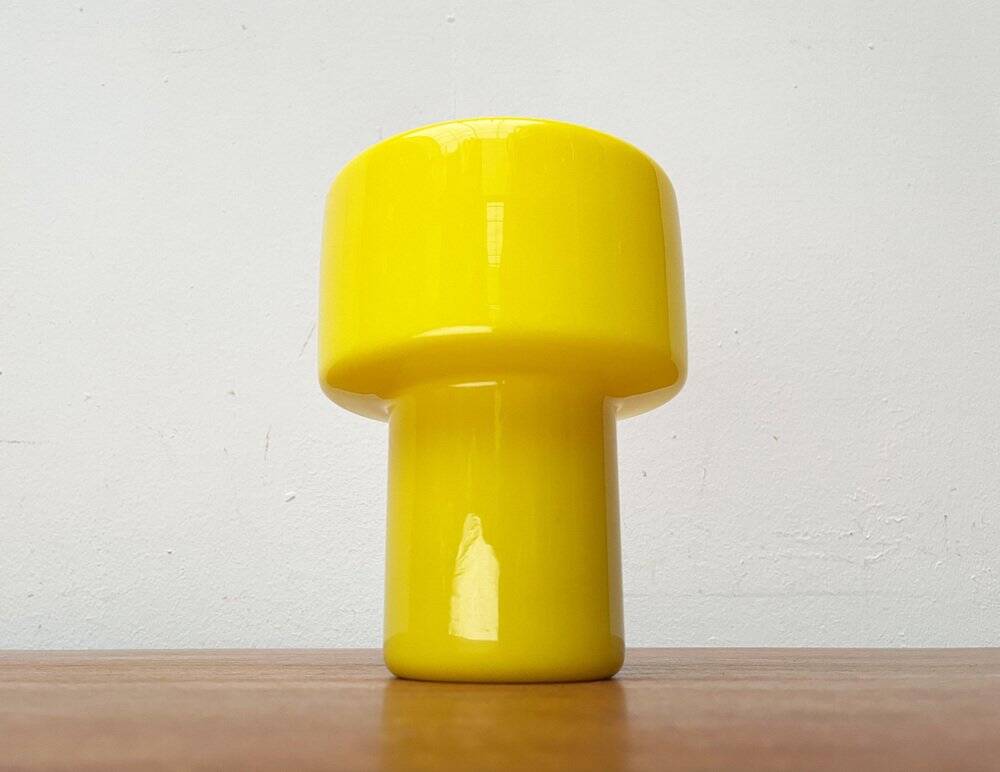 Mid-century yellow glass table lamp model 120 by Uno & Östen Kristiansson for Luxus, Vittsjö, Sweden, 1950s.